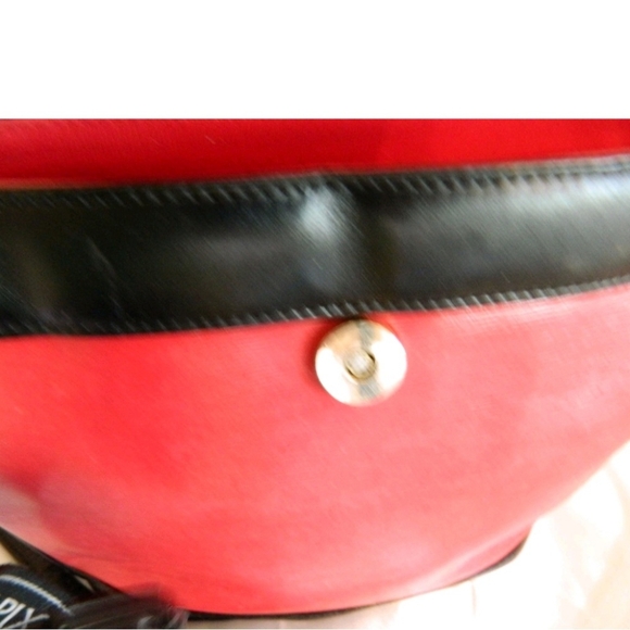 Balenciagia Elegant Red and Black Women's Handbag - Picture 9 of 10